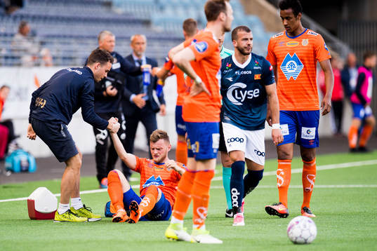 Adam Örn Arnarson of Aalesund with an injury