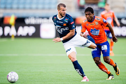 Zlatko Tripic of Viking and Erikson Spinola Lima of Aalesund