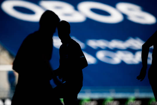 Players in front of an OBOS board