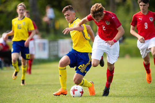 Bläddra bland fler bilder av Fotboll, P16 Fyrnationersturnering, Österrike - Sverige