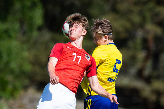 Österrikes Nicolas Binder i nickduell med Sveriges Niclas