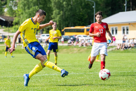 Sveriges Hussein Ali skjuter
