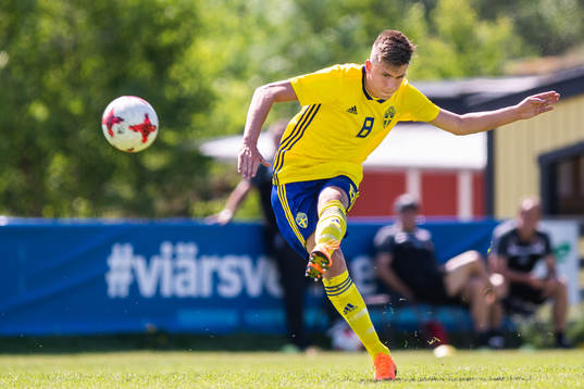 Sveriges Tim Prica skjuter