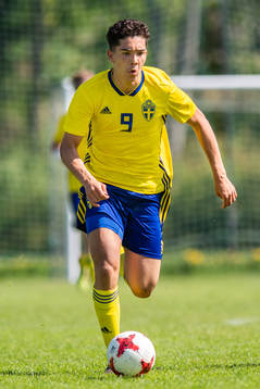 Sveriges Lucas Lima driver bollen