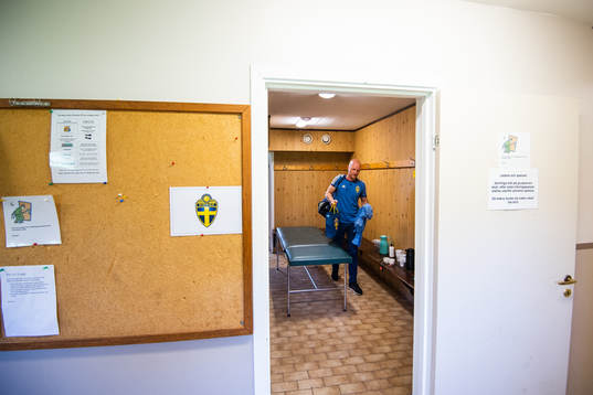 Sveriges målvaktstränare Timy Karlsson lämnar