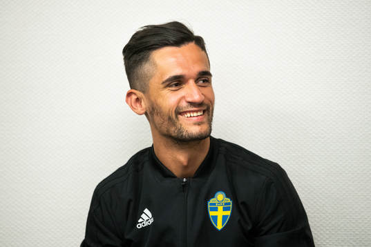 Fjärdedomare Fikret Buqa i omklädningsrummet