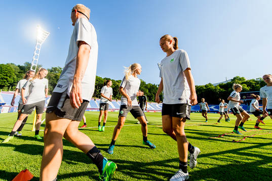 Caroline Graham Hansen of Wolfsburg