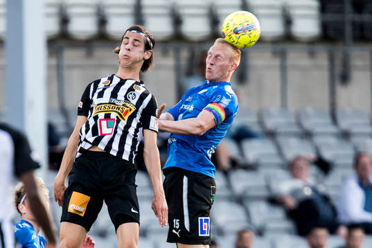 Landskronas Adi Nalic och Halmstads Peter Larsson