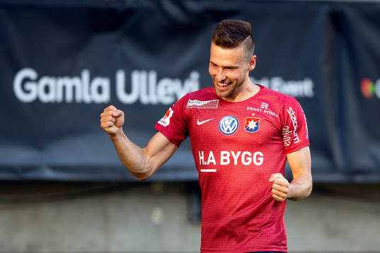 Örgrytes Daniel Sliper jublar