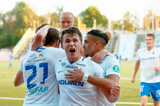 Norrköpings Simon Skrabb  jublar