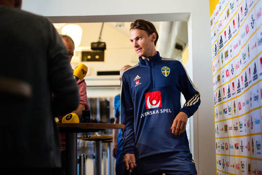 Albin Ekdal i Mixed zone