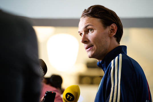 Albin Ekdal i Mixed zone
