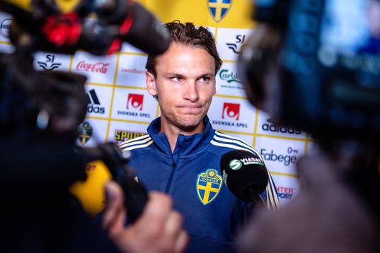Albin Ekdal i mixed zone