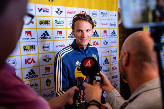 Albin Ekdal i mixed zone