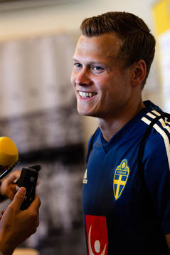 Viktor Claesson i mixed zone