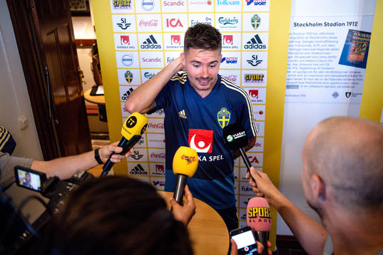 Mikael Lustig  i mixed zone