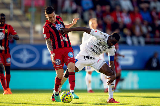 Östersunds Jamie Hopcutt och Sirius Moses Ogbu