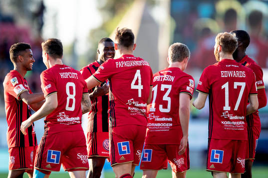 Östersunds Sotirios Papagiannopoulos jublar med lagkamrater