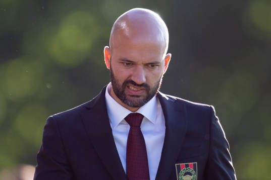Brommapojkarna huvudtränare Luis Pimenta deppar