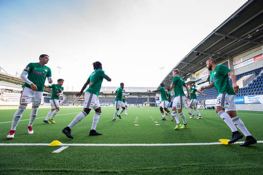Dalkurds spelare värmer upp