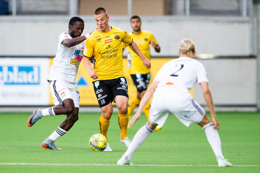 Elfsborgs Simon Olsson och Dalkurds Mohamed Buya Turay