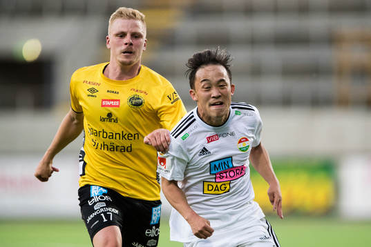 Elfsborgs Per Frick och Dalkurds Yukiya Sugita