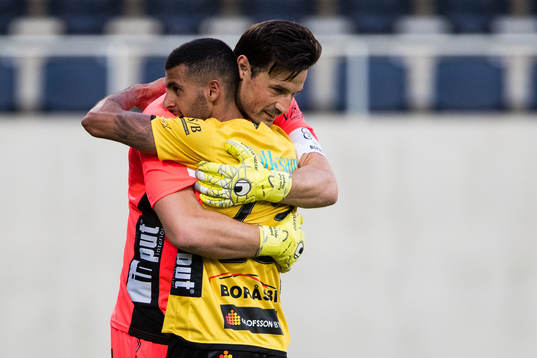 Elfsborgs målvakt Kevin Stuhr Ellegaard och Rami Kaib