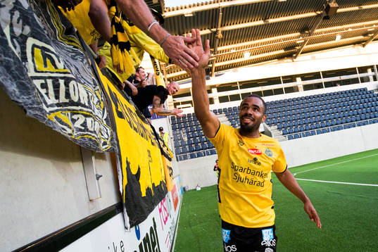 Elfsborgs Alex Dyer tackar supportrarna