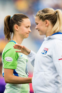 Caroline Graham Hansen of Wolfsburg and Ada Hegerberg of