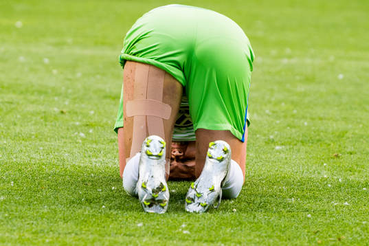 Caroline Graham Hansen of Wolfsburg with an injury