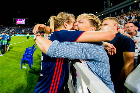 Ada Hegerberg of Lyon celebrates with her mum Gerd Stolsmo