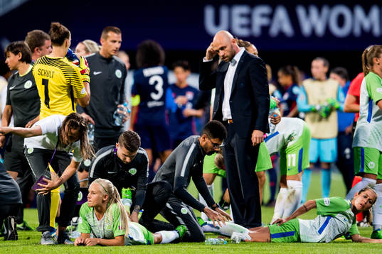 Caroline Graham Hansen and Pernille Harder of Wolfsburg