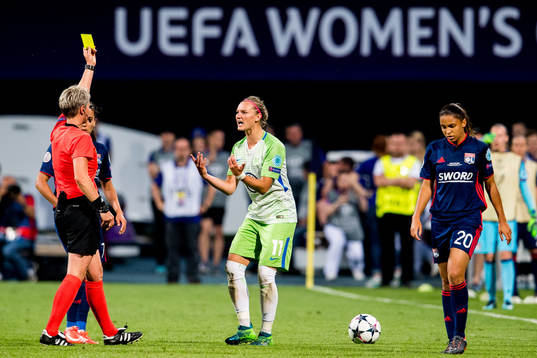 Alexandra Popp of Wolfsburg reacts