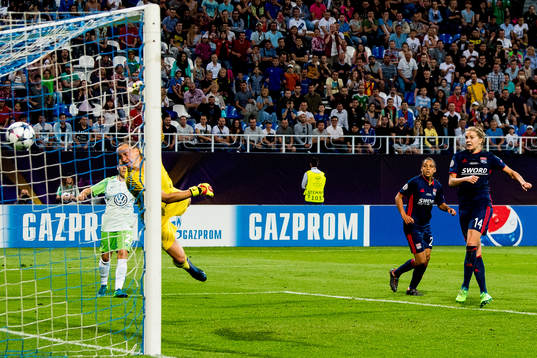 Ada Hegerberg of Lyon scores 3-1 in the extra-time behind