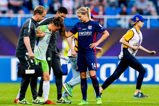 Ada Hegerberg of Lyon talks to Sara Björk Gunnarsdottir of