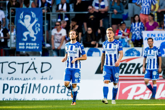 IFK Göteborgs Mikkel Diskerud och Carl Starfelt deppar