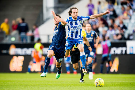 Djurgårdens Kerim Mrabti och IFK Göteborgs Mikkel Diskerud