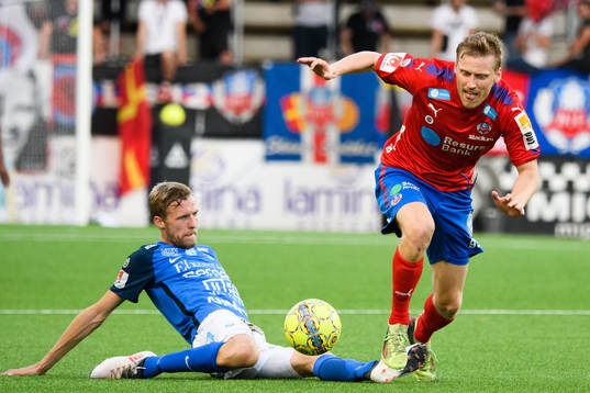 Helsingborgs Andri Runar Bjarnason och Norrbys Marc Axengren