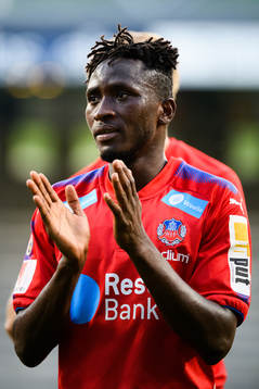 Helsingborgs Mamudu Moro tacker publiken