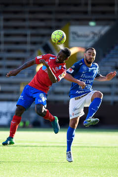 Helsingborgs Mohammed Abubakari och Norrbys Richard Yarsuvat