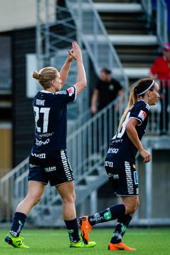 Linköpings Natasha Dowie och Kosovare Asllani jublar