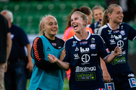 Linköpings Alva Selerud och Natasha Dowie jublar