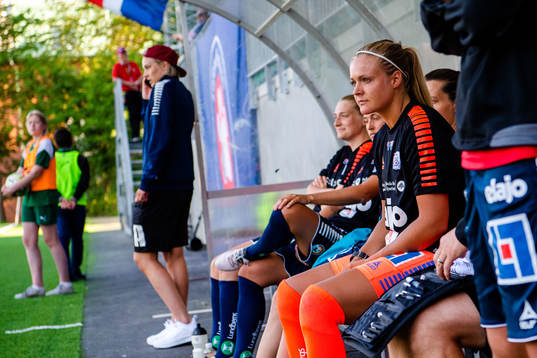 Linköpings målvakt Hilda Carlén på bänken före