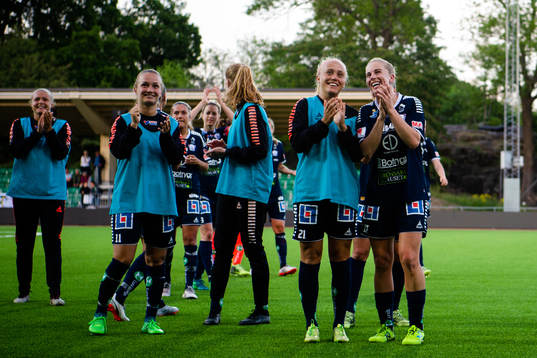 Linköpings Alva Selerud och Natasha Dowie jublar