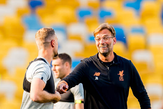 Jürgen Klopp, head coach of Liverpool, and Jordan Henderson