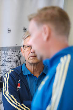 Landslagschef Lars Richt framför assisterande
