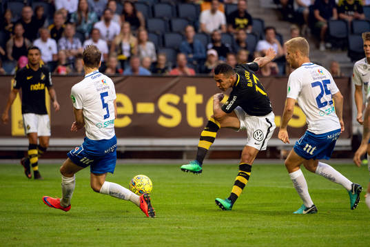 s Nabil Bahoui och Norrköpings Lars Christian Krogh Gerson