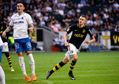 s Rasmus Lindkvist jublar