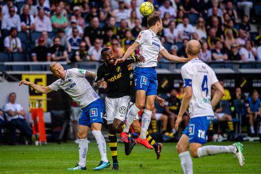 s Henok Goitom och Norrköpings Lars Christian Krogh Gerson