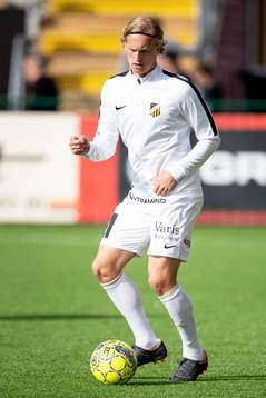 Häckens Gustav Berggren värmer upp